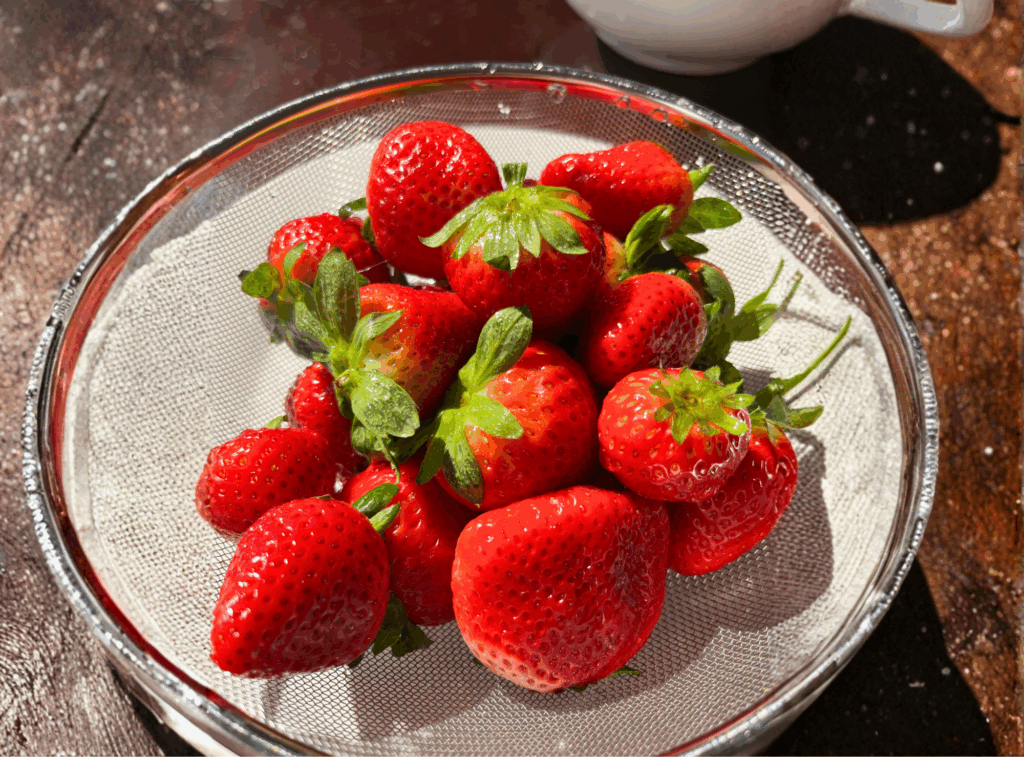 How To Clean Strawberries
